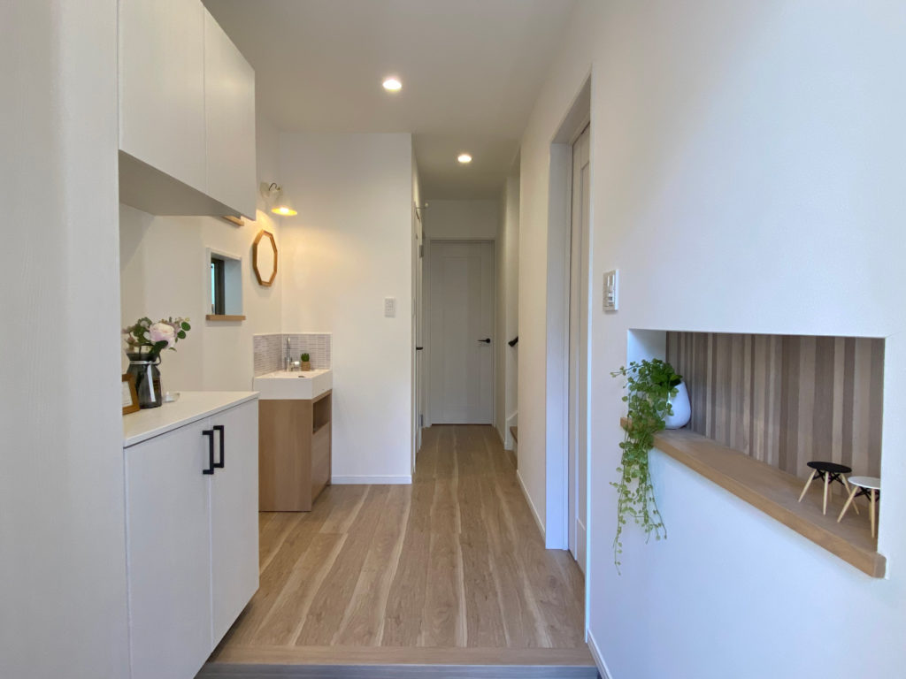 枚方市茄子作の家：玄関