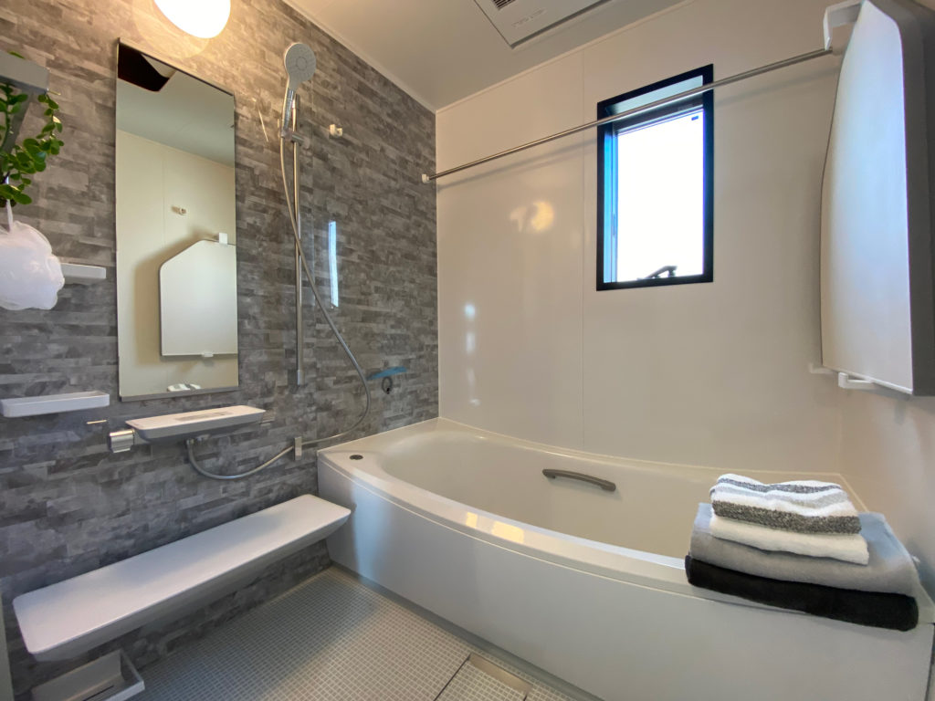 枚方市茄子作の家：バスルーム