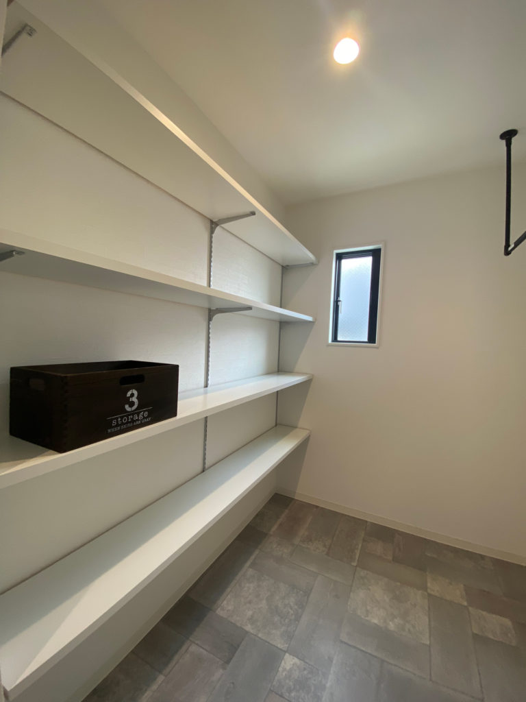 枚方市甲斐田新町の家：パントリー