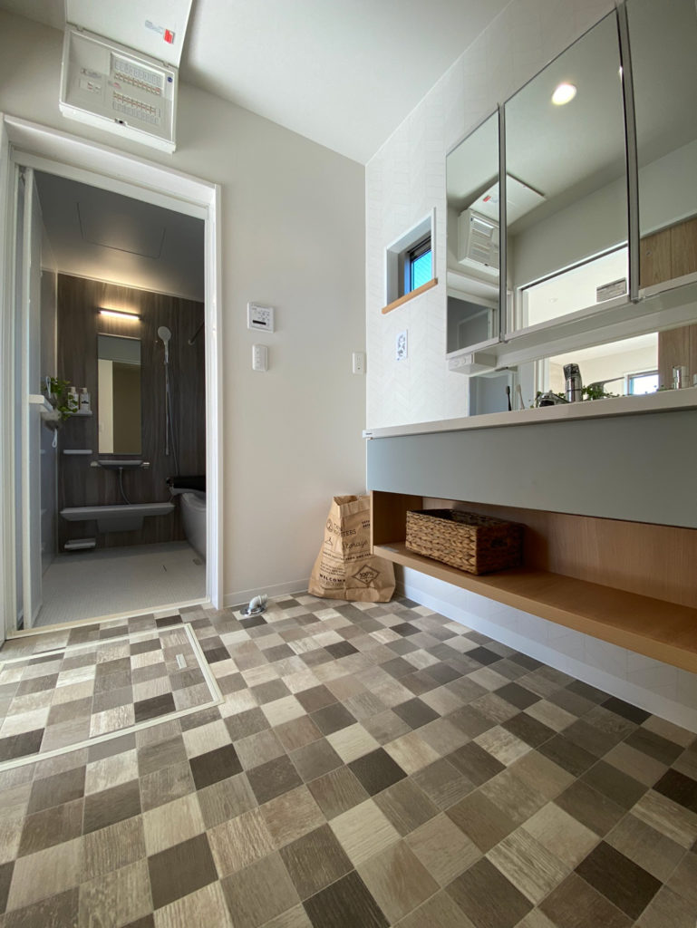 寝屋川市太秦中町の家：洗面所