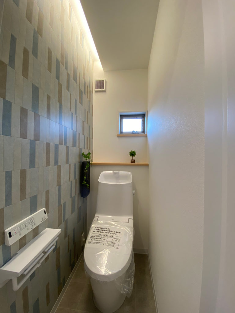 寝屋川市大利町の家：トイレ