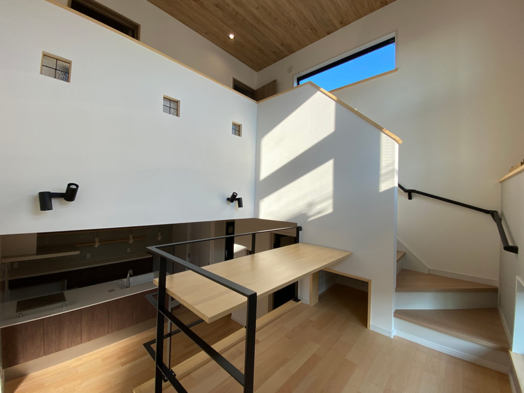 枚方市養父西町の家：多目的に使える中二階