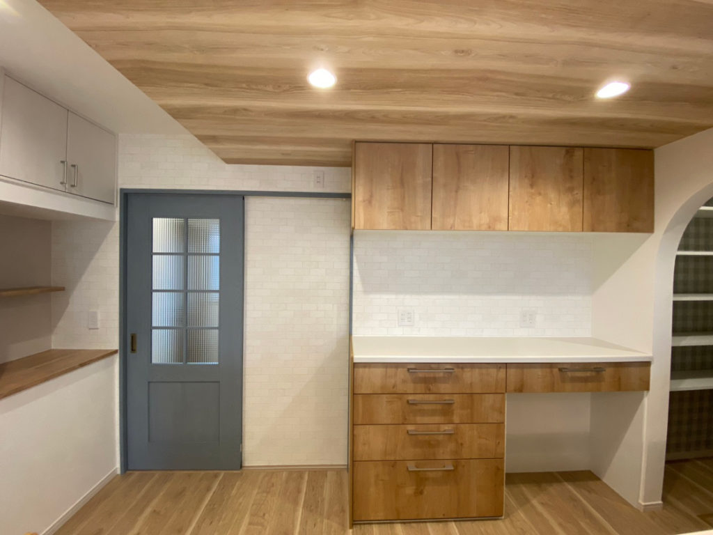 寝屋川市初町の家：家事ラク導線のカップボード